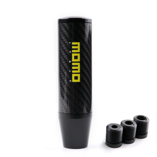 Pommeau de vitesse sport en carbone de couleur noir, avec logo MOMO en jaune.