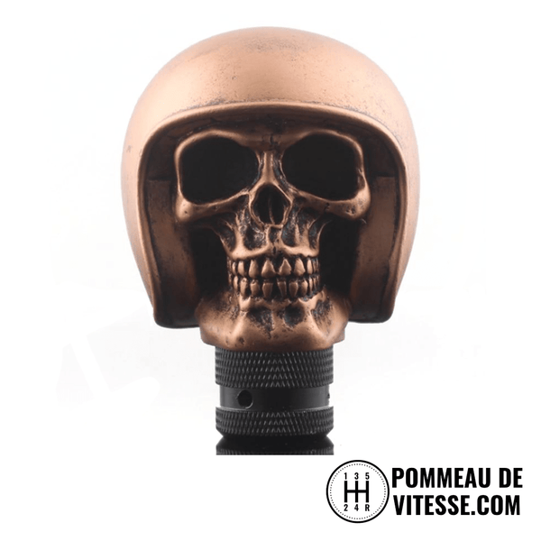 Pommeau de vitesse Skull V2 bronze cuivré, crâne casqué vu de face sur son adaptateur moleté