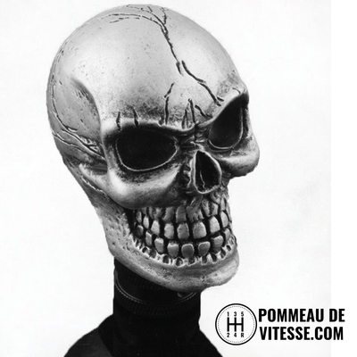 Pommeau de vitesse tête de mort MK4 de couleur gris, vu de profil.