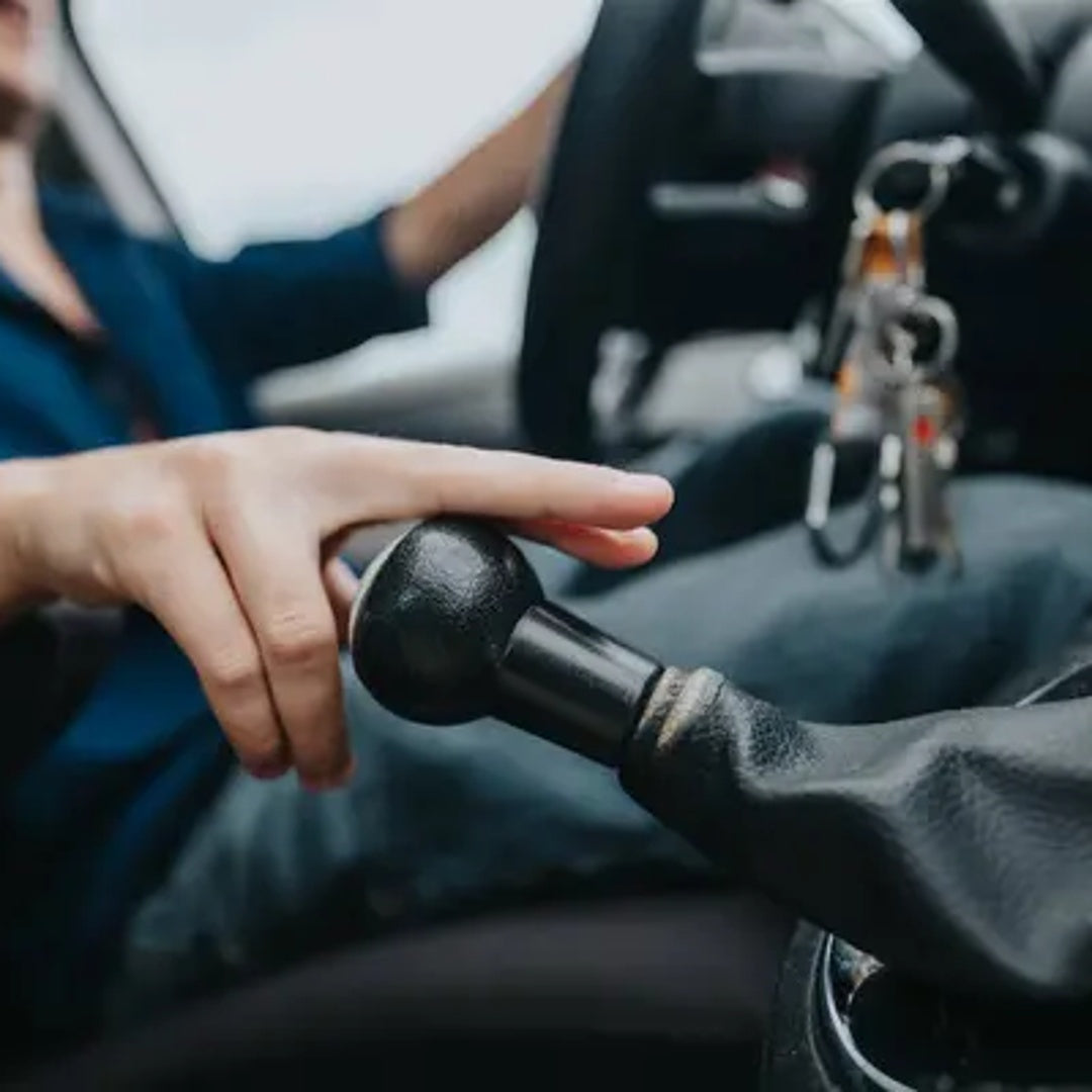 Rôle et fonctionnement du levier de vitesse.