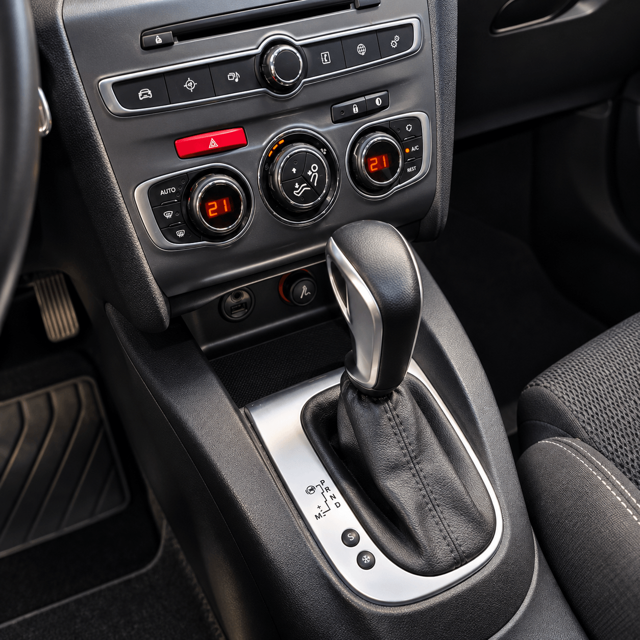 Pommeau de vitesse C4 I automatique noir et gris