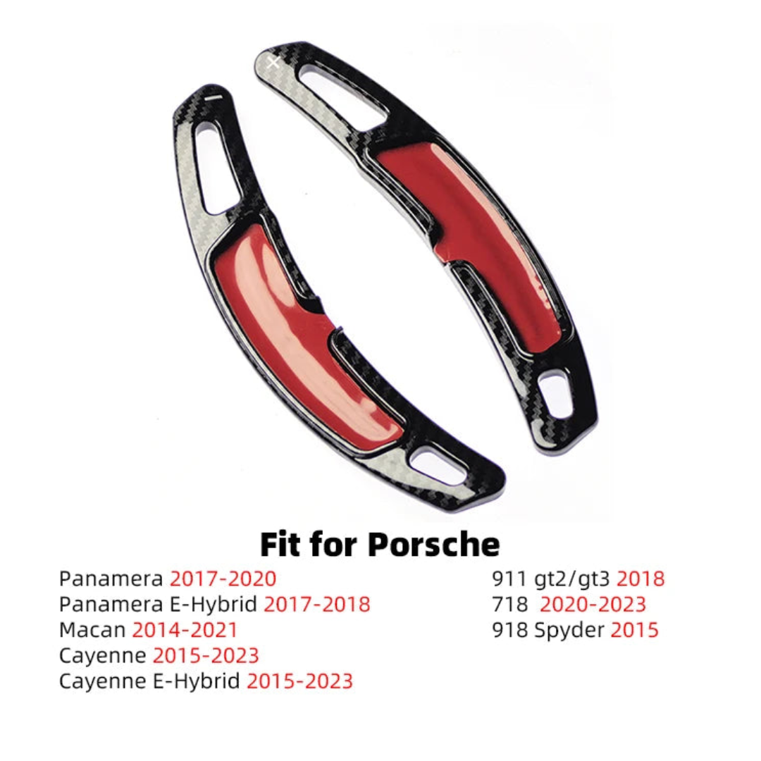 Extension de palette au volant de couleur noir carbone pour Porsche.