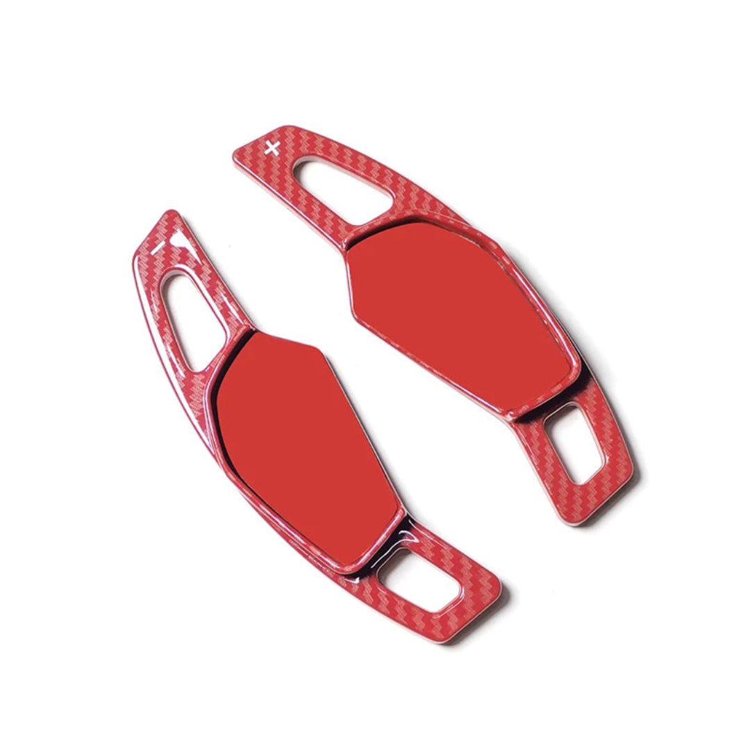 Extension de palette au volant pour Skoda A8 Octavia de couleur rouge carbone.
