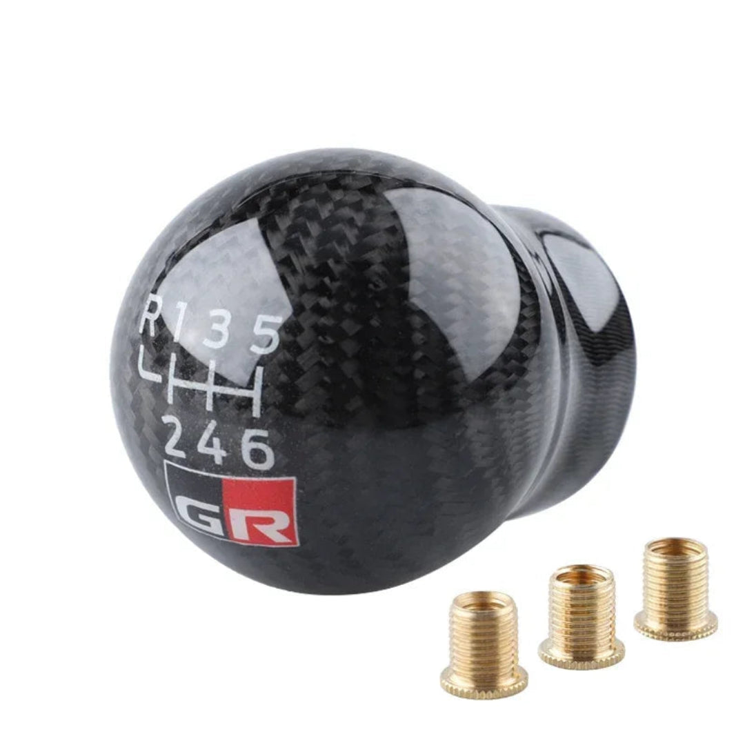 Pommeau de vitesse Toyota GR de couleur carbone.