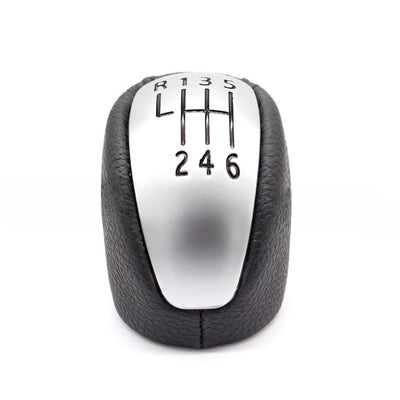 Détail du pommeau de vitesse Koleos, boîte 6 vitesses avec bague de marche arrière.