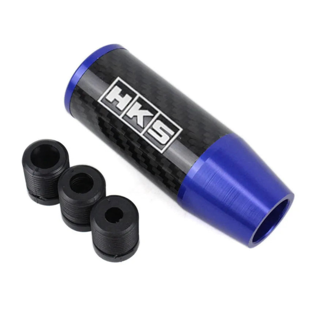 Pommeau levier de vitesse tuning HKS de couleur noir et bleu.