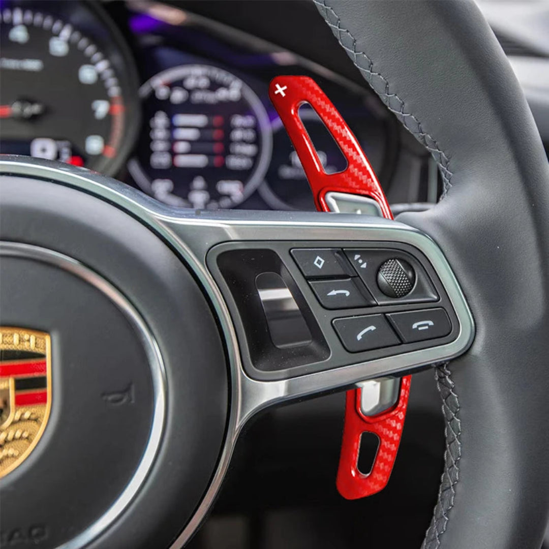 Visuel sur l'installation complète des palettes au volant Porsche.