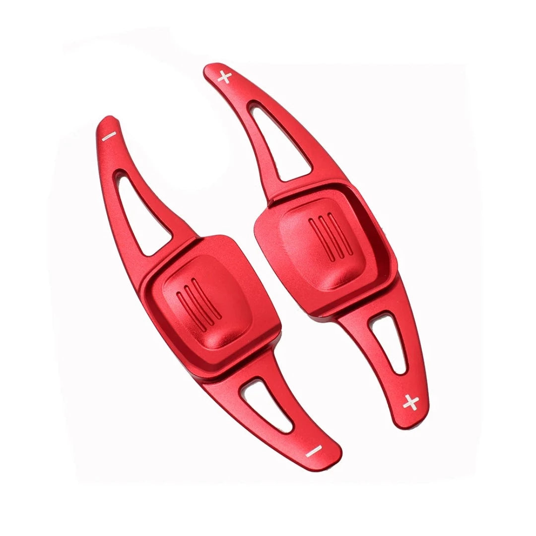 Extension de palette au volant pour Golf 8 de couleur rouge.