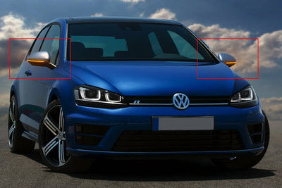 Golf R bleue de face, clignotants de rétroviseur encadrés en rouge pour repérer leur emplacement