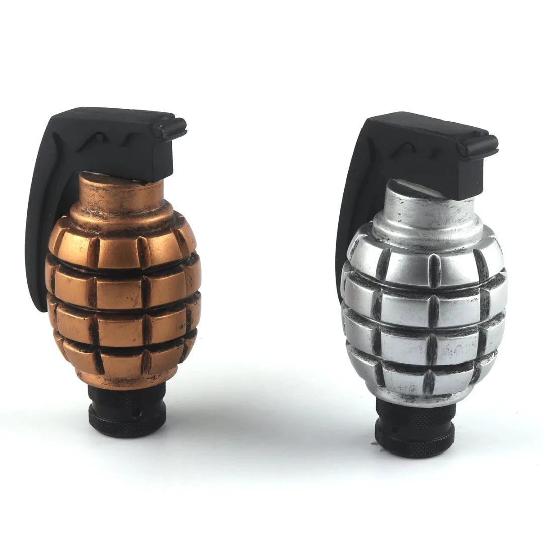 pommeau levier de vitesse en forme de grenade.