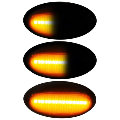 Trois étapes d'allumage du répétiteur latéral ovale fumé, la lumière orange défile d'une extrémité à l'autre