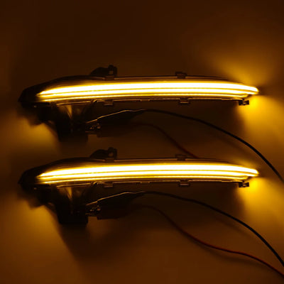 Deux clignotants de rétroviseur noirs présentés côte à côte, bande lumineuse et connecteurs visibles