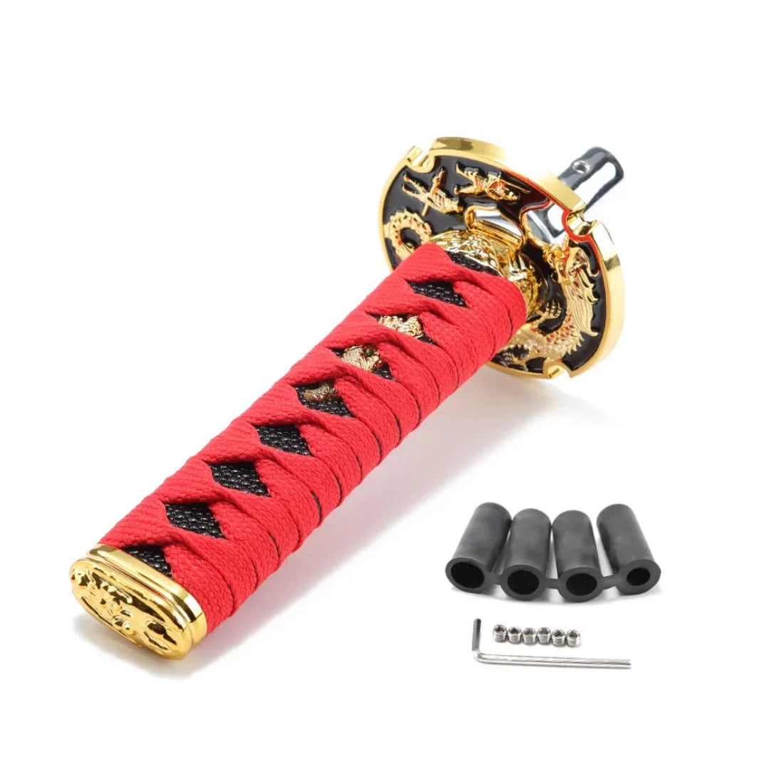 Pommeau de vitesse katana de 15 cm, couleur rouge et l'extrémité du Katana est de couleur or.