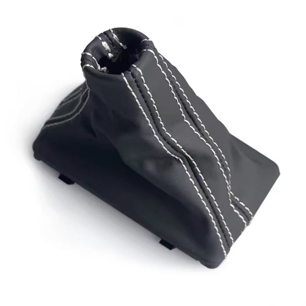 Soufflet levier de vitesse Audi A3 auto de couleur noir avec couture blanche. 
