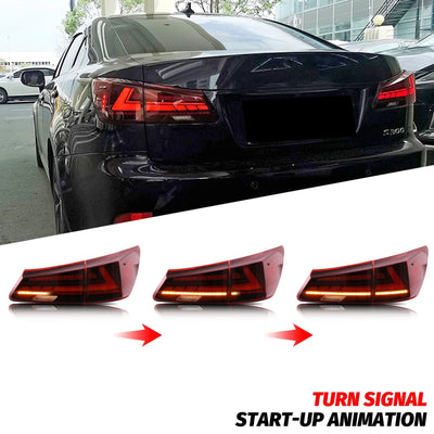 Clignotant séquentiel ambre des feux arrière LED rouges sur une Lexus IS noire
