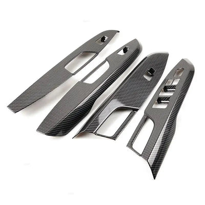 Les quatre coques aspect carbone pour accoudoirs de porte de Suzuki Vitara