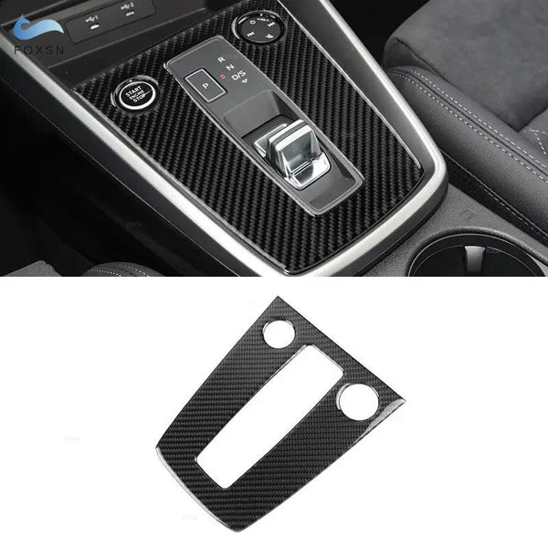 Cadre levier de vitesse Audi A3 8Y en finition carbone posé autour du sélecteur, bouton Start/Stop et molette dégagés