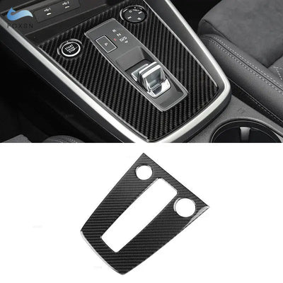 Cadre levier de vitesse Audi A3 8Y en finition carbone posé autour du sélecteur, bouton Start/Stop et molette dégagés