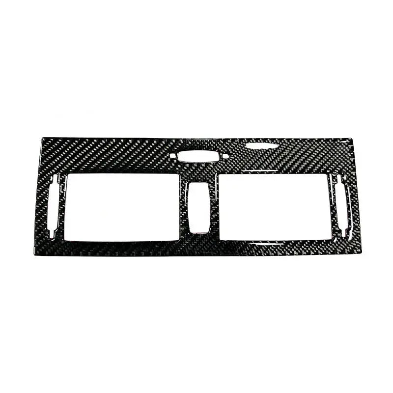 Contour aération carbone BMW X3 E83 vu de face, découpes des aérateurs et du bouton de détresse