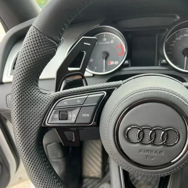Extension palette au volant Audi S5 SQ5 RS6 noire montée sur le volant