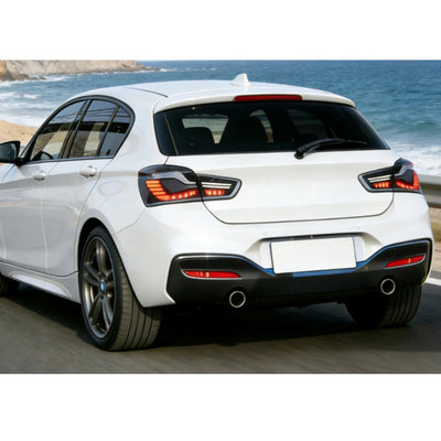 BMW Série 1 F20 blanche équipée des feux arrière LED GTS fumés