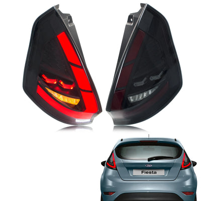 Paire de feux arrière LED fumés noirs pour Ford Fiesta, avec une Fiesta bleu clair en fond