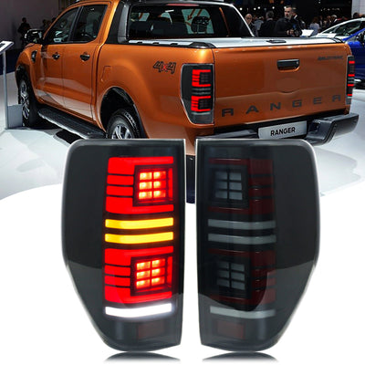 Paire de feux arrière LED fumés pour Ford Ranger, avec un Ranger orange en fond