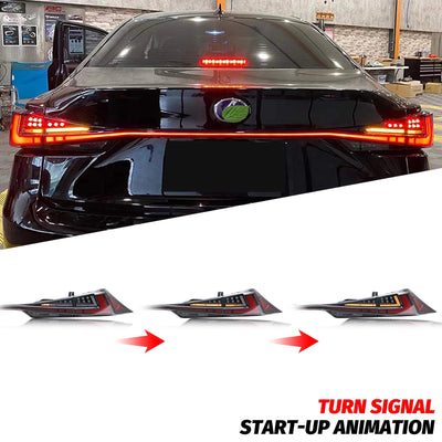 Clignotant séquentiel ambre des feux arrière LED sur une Lexus IS noire
