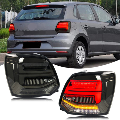 Paire de feux arrière LED fumés pour Polo 5, avec une Polo grise en fond