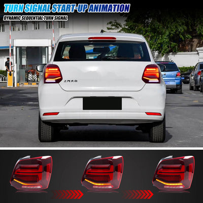 Clignotant séquentiel des feux arrière LED rouges sur une Polo 5 blanche