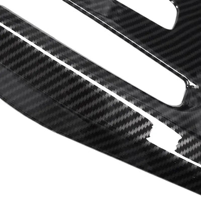 Gros plan sur le motif carbone brillant de la garniture BMW X4 G02