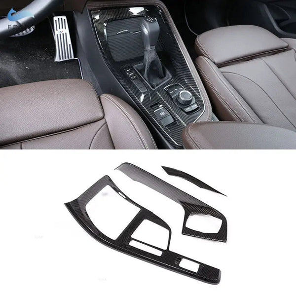 Garniture console centrale carbone montée sur BMW X1 F48 autour du sélecteur et de l'iDrive, avec les trois pièces seules