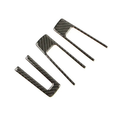 Inserts carbone des branches latérales et basse du volant de Ford Mustang vus de biais