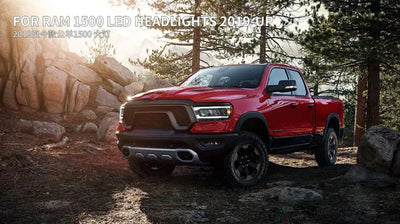 Dodge RAM 1500 rouge équipé des phares LED, feux de jour allumés