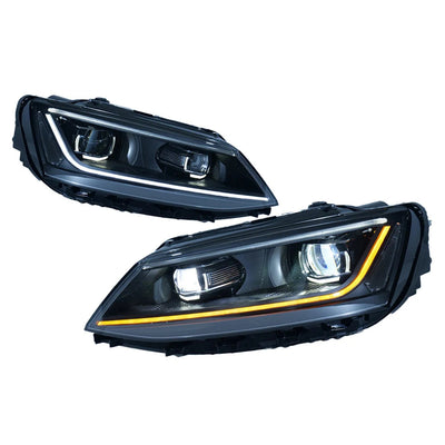 Phares LED Jetta 6 vus de trois quarts, l'un en clignotant ambre
