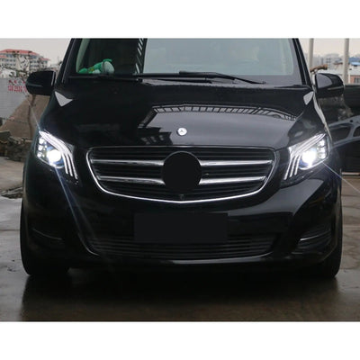 Mercedes Vito noir de face, phares LED et feux de jour allumés