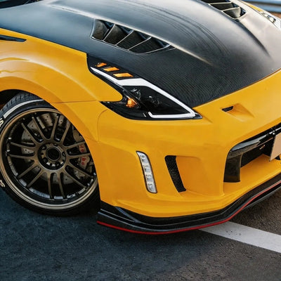 Nissan 370Z jaune équipé du phare LED, liseré et segments allumés