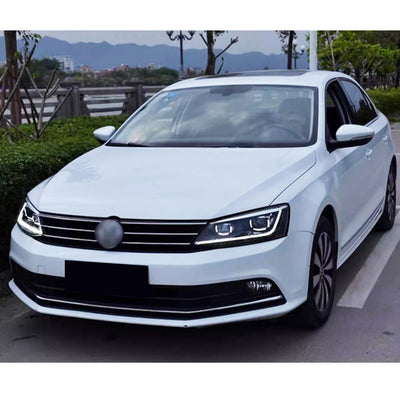 Volkswagen Passat B8 blanche équipée des phares LED avant
