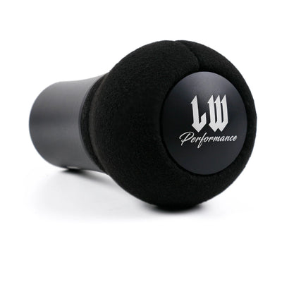 Pommeau levier de vitesse noir avec revêtement effet alcantara offrant un grip antidérapant tuning