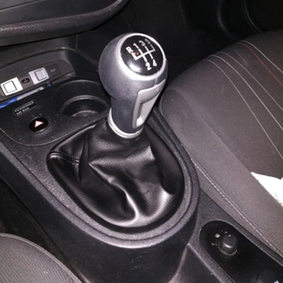 Soufflet de levier de vitesse Seat Leon 2 en simili cuir noir installé sur la console centrale