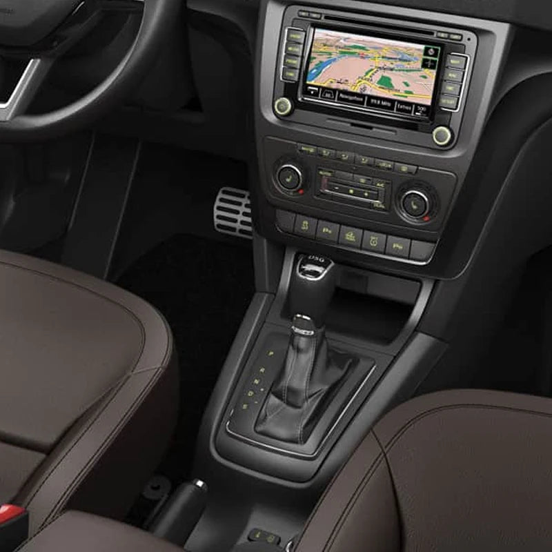 Console d'un Skoda Yeti avec soufflet sur le levier de boîte DSG