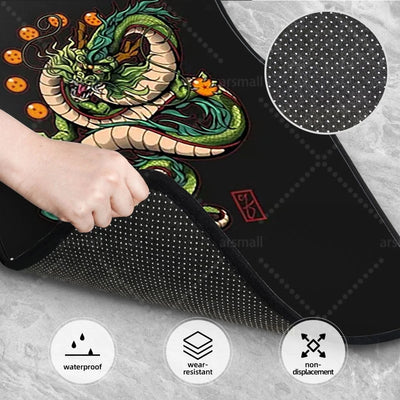 Détail du dos à picots du tapis de sol voiture dragon vert