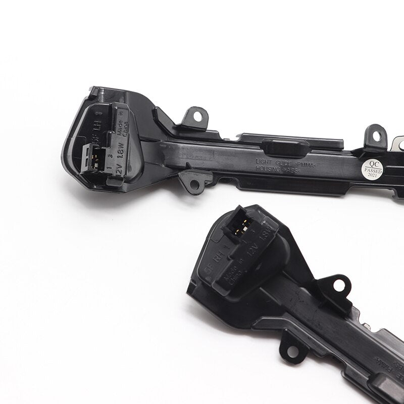 Détail des connecteurs d'origine des clignotants dynamiques Seat Ibiza 6F, montage sans coupe de fil