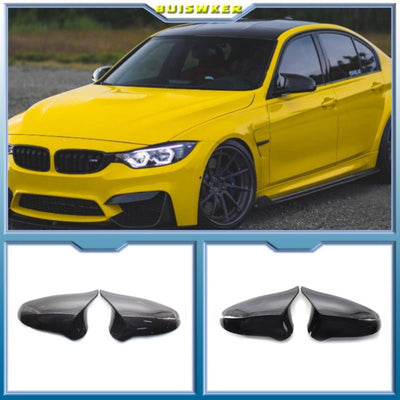 Coques de rétroviseur BMW F82 en noir brillant et en carbone, avec un aperçu sur une BMW M jaune