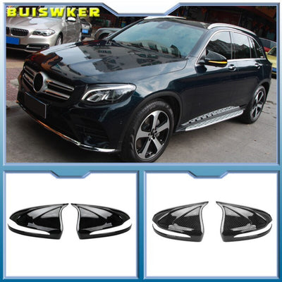 Coques de rétroviseur Mercedes C260L proposées en noir brillant et en carbone, présentées par paire