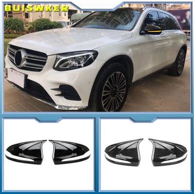 Coques de rétroviseur Mercedes GLC 260 en noir brillant et en carbone, avec un aperçu sur le véhicule blanc