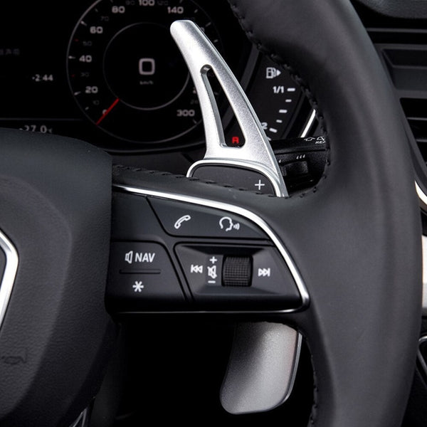 Extension palette au volant Audi A4 S3 S4 Q5 argent montée sur le volant, palette droite vue depuis le poste de conduite