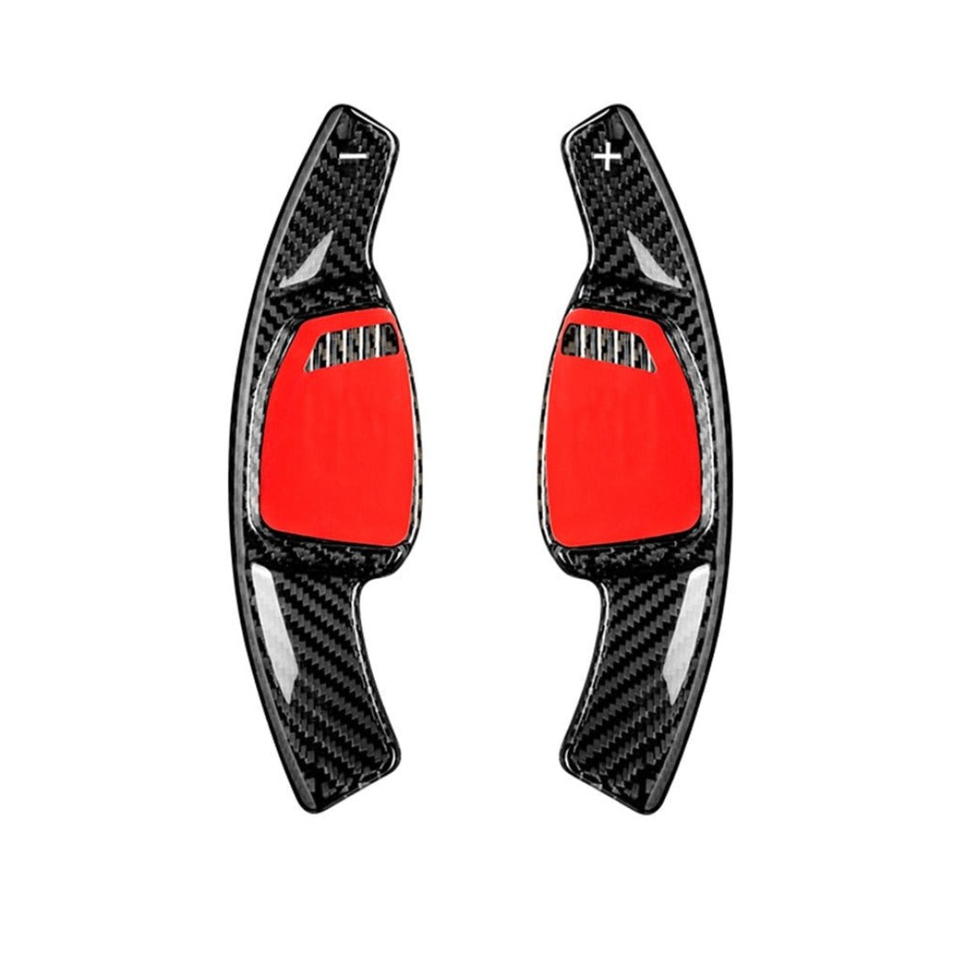 Extension palette au volant Audi RS3 RS4 RS6 de couleur noir carbone.