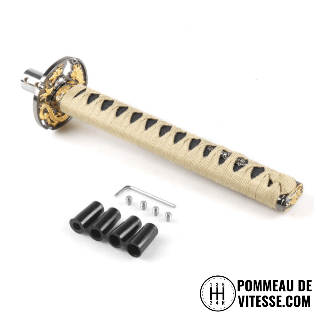 Pommeau de vitesse katana, de taille 20 cm, de couleur beige.