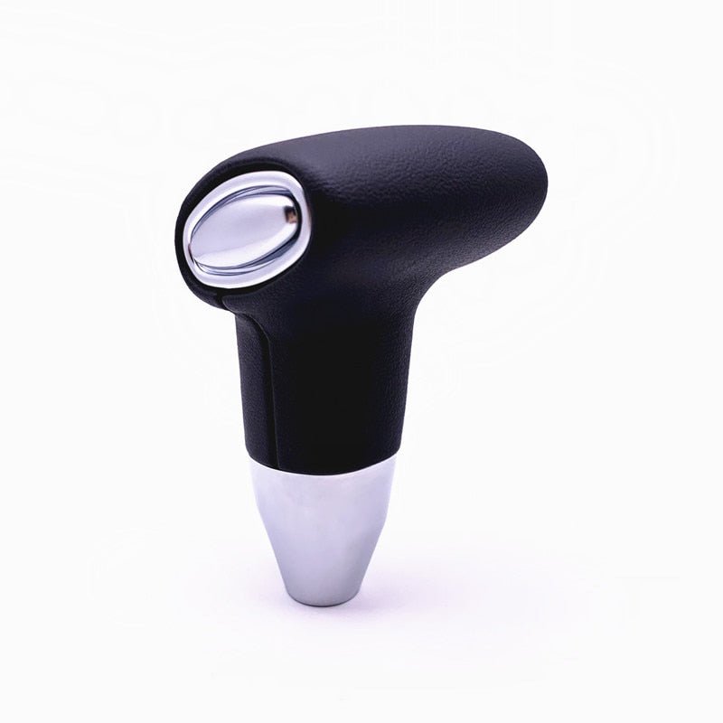 Pommeau de vitesse automatique en cuir noir grainé, bouton de déverrouillage chromé et pied argent